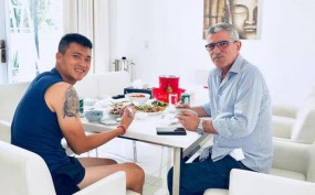 Lê Công Vinh hứa hẹn một dự án 'khủng' cùng HLV Calisto trong năm Tân Sửu Lê Công Vinh hứa hẹn một dự án 'khủng' cùng HLV Calisto trong năm Tân Sửu
