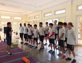 VIDEO: HAGL hội quân trở lại, Kiatisak cho các học trò vừa tập nghe rap VIDEO: HAGL hội quân trở lại, Kiatisak cho các học trò vừa tập nghe rap