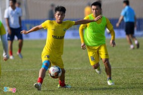 Phan Van Duc recurs a knee injury in SLNA vs Thanh Hoa match Phan Van Duc recurs a knee injury in SLNA vs Thanh Hoa match