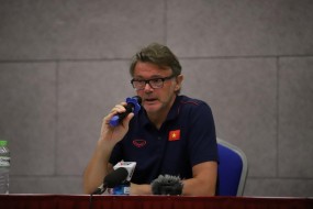 Coach Troussier sent a special proposal to HAGL Coach Troussier sent a special proposal to HAGL