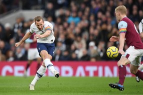 Harry Kane: 'Chúng tôi tự tin làm nên lịch sử ở Ngoại hạng Anh' Harry Kane: 'Chúng tôi tự tin làm nên lịch sử ở Ngoại hạng Anh'