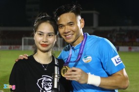 Tuyển thủ Nguyên Mạnh xúc động khi giúp Viettel vô địch V-League 2020 Tuyển thủ Nguyên Mạnh xúc động khi giúp Viettel vô địch V-League 2020