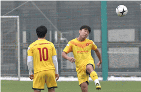 Xuân Trường mắc lỗi 'ngớ ngẩn', tự bật cười cùng đồng đội Xuân Trường mắc lỗi 'ngớ ngẩn', tự bật cười cùng đồng đội