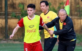 NÓNG: Tuyển thủ ĐTVN cập bến Bình Định, gửi lời tri ân đến Than Quảng Ninh NÓNG: Tuyển thủ ĐTVN cập bến Bình Định, gửi lời tri ân đến Than Quảng Ninh