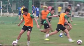 VIDEO: Bùi Tiến Dũng bất lực nhìn Lee Nguyễn tung cú dứt điểm xé toang khung thành VIDEO: Bùi Tiến Dũng bất lực nhìn Lee Nguyễn tung cú dứt điểm xé toang khung thành