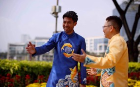 Măc áo dài xuống phố, Lee Nguyễn nghĩ gì về Tết cổ truyền Việt Nam? Măc áo dài xuống phố, Lee Nguyễn nghĩ gì về Tết cổ truyền Việt Nam?