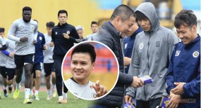 Quang Hải tạo dáng khó tả, HLV Chu Đình Nghiêm lì xì toàn đội trong ngày khai xuân Quang Hải tạo dáng khó tả, HLV Chu Đình Nghiêm lì xì toàn đội trong ngày khai xuân