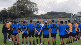 Chủ tịch PSSI và ĐT U22 Indonesia hô vang khẩu hiệu đánh bại Việt Nam gây bão CĐM Chủ tịch PSSI và ĐT U22 Indonesia hô vang khẩu hiệu đánh bại Việt Nam gây bão CĐM