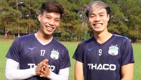 Văn Toàn báo tin vui cho HLV Kiatisuk, được hội quân sớm cùng Công Phượng tại HAGL Văn Toàn báo tin vui cho HLV Kiatisuk, được hội quân sớm cùng Công Phượng tại HAGL