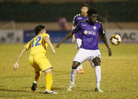 'Người không phổi' tái xuất, Hà Nội FC mừng rớt nước mắt trước khi V-League trở lại 'Người không phổi' tái xuất, Hà Nội FC mừng rớt nước mắt trước khi V-League trở lại