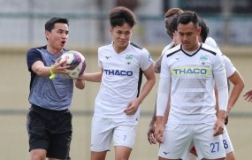 HLV Kiatisuk chỉ ra lợi thế lớn của HAGL trước khi V-League tái khởi tranh HLV Kiatisuk chỉ ra lợi thế lớn của HAGL trước khi V-League tái khởi tranh