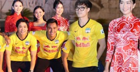 Công Phượng được 'bồi bổ' trước đại chiến TP HCM, nhảy múa, giao lưu 'cực đã' với hoa hậu Công Phượng được 'bồi bổ' trước đại chiến TP HCM, nhảy múa, giao lưu 'cực đã' với hoa hậu