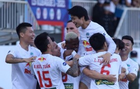 Đá penalty bách phát bách trúng, Công Phượng tiết lộ cách 'luyện pen' giúp HAGL thắng kịch tính Nam Định Đá penalty bách phát bách trúng, Công Phượng tiết lộ cách 'luyện pen' giúp HAGL thắng kịch tính Nam Định