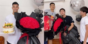 Được bạn gái tặng quà, bánh sinh nhật cực to, Văn Thanh chưa kịp ăn đã bị Xuân Trường, Văn Toàn chiếm mất Được bạn gái tặng quà, bánh sinh nhật cực to, Văn Thanh chưa kịp ăn đã bị Xuân Trường, Văn Toàn chiếm mất