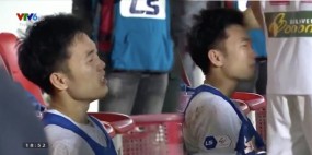 VIDEO: Sắm vai người hùng của HAGL, Xuân Trường ngồi khóc nức nở trên sân Pleiku VIDEO: Sắm vai người hùng của HAGL, Xuân Trường ngồi khóc nức nở trên sân Pleiku