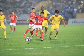 HLV Mano Polking thua không phục, tố Nam Định làm mất mặt cả giải đấu V League HLV Mano Polking thua không phục, tố Nam Định làm mất mặt cả giải đấu V League