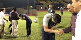 VIDEO: Kiatisuk cúi rập người xin lỗi bầu Đoan vì thắng Thanh Hoá, HAGL thắng vì may mắn thôi VIDEO: Kiatisuk cúi rập người xin lỗi bầu Đoan vì thắng Thanh Hoá, HAGL thắng vì may mắn thôi