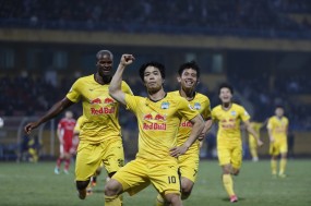 HAGL bay cao, bầu Đức đã chứng minh 'một thằng mập' có thể đánh lại '5 thằng gầy' HAGL bay cao, bầu Đức đã chứng minh 'một thằng mập' có thể đánh lại '5 thằng gầy'