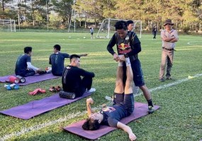 Bầu Đức dặn dò HAGL trong buổi tập, Minh Vương bỗng tự tin lạ thường trước khi đối đầu Bình Dương Bầu Đức dặn dò HAGL trong buổi tập, Minh Vương bỗng tự tin lạ thường trước khi đối đầu Bình Dương