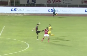 VIDEO: Thủ môn Hải Phòng mắc sai lầm, Lee ghi bàn phút bù giờ giúp CLB TP HCM có cơ hội lọt top 6 VIDEO: Thủ môn Hải Phòng mắc sai lầm, Lee ghi bàn phút bù giờ giúp CLB TP HCM có cơ hội lọt top 6