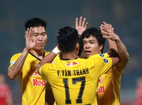 BLV Quang Huy khuyên thầy Park nên dùng quân bầu Đức thay cho quân bầu Hiển BLV Quang Huy khuyên thầy Park nên dùng quân bầu Đức thay cho quân bầu Hiển