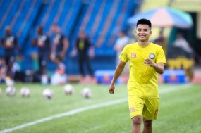Cầu thủ duy nhất của lứa Công Phượng từng được bầu Đức phá lệ bán đứt là ai? Cầu thủ duy nhất của lứa Công Phượng từng được bầu Đức phá lệ bán đứt là ai?