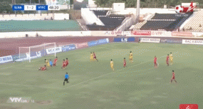 VIDEO: Phan Văn Đức ngoặt bóng đầy kỹ thuật loại bỏ Quế Ngọc Hải VIDEO: Phan Văn Đức ngoặt bóng đầy kỹ thuật loại bỏ Quế Ngọc Hải