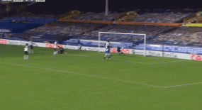VIDEO: Tiền vệ của Everton lớ ngớ bỏ lỡ cơ hội ghi bàn ngon ăn VIDEO: Tiền vệ của Everton lớ ngớ bỏ lỡ cơ hội ghi bàn ngon ăn