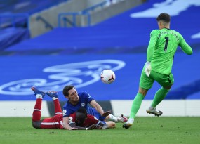 CĐV Chelsea đòi tống cổ Kepa sau màn 'hỗ trợ' nhiệt tình giúp Liverpool thắng trận CĐV Chelsea đòi tống cổ Kepa sau màn 'hỗ trợ' nhiệt tình giúp Liverpool thắng trận