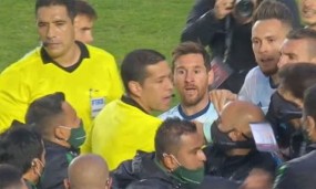 VIDEO: Messi khẩu chiến gay gắt với cầu thủ Bolivia, chửi thẳng mặt HLV đối thủ sau trận thắng