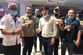 Chủ tịch LĐBĐ chơi lớn khi lên kế hoạch đưa cầu thủ Indonesia lên mặt trăng luyện tập Chủ tịch LĐBĐ chơi lớn khi lên kế hoạch đưa cầu thủ Indonesia lên mặt trăng luyện tập