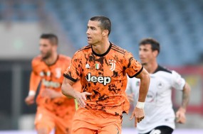Cựu sao Juventus: “Ronaldo là kẻ dốt nát, không tôn trọng đồng đội và người hâm mộ' Cựu sao Juventus: “Ronaldo là kẻ dốt nát, không tôn trọng đồng đội và người hâm mộ'