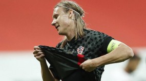 Đá xong 1 hiệp, đội trưởng tuyển Croatia mới bị thay ra vì phát hiện nhiễm Covid-19 Đá xong 1 hiệp, đội trưởng tuyển Croatia mới bị thay ra vì phát hiện nhiễm Covid-19
