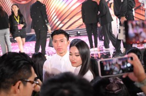 VIDEO: Đoàn Văn Hậu mắt ngấn lệ, ôm mỹ nhân thi hoa hậu Doãn Hải My VIDEO: Đoàn Văn Hậu mắt ngấn lệ, ôm mỹ nhân thi hoa hậu Doãn Hải My