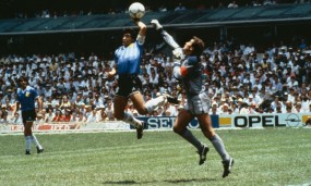 VIDEO: Khoảnh khắc đáng nhớ trong sự nghiệp lẫy lừng của huyền thoại Diego Maradona VIDEO: Khoảnh khắc đáng nhớ trong sự nghiệp lẫy lừng của huyền thoại Diego Maradona