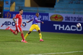 VIDEO: Luiz Silva bất lực, 'sát thủ' Bruno vẫn bỏ lỡ cơ hội đốt cháy lưới đội bóng cũ Viettel VIDEO: Luiz Silva bất lực, 'sát thủ' Bruno vẫn bỏ lỡ cơ hội đốt cháy lưới đội bóng cũ Viettel