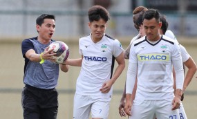 Nóng: Kiatisak thẳng tay loại bỏ học trò của ông Park ngay trước thềm V-League 2021 Nóng: Kiatisak thẳng tay loại bỏ học trò của ông Park ngay trước thềm V-League 2021