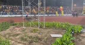 Sân cỏ tệ 'phát hờn', 'chảo lửa' Lạch Tray của CLB Hải Phòng còn trồng rau, nuôi gà Sân cỏ tệ 'phát hờn', 'chảo lửa' Lạch Tray của CLB Hải Phòng còn trồng rau, nuôi gà