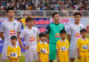 HAGL ra quyết định bất ngờ, HLV Kiatisak chịu cảnh 'cô đơn' HAGL ra quyết định bất ngờ, HLV Kiatisak chịu cảnh 'cô đơn'