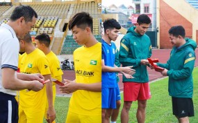 Dàn cầu thủ Nam Định, SLNA nhận lì xì đỏ, tập khai xuân sau kỳ nghỉ Tết Tân Sửu Dàn cầu thủ Nam Định, SLNA nhận lì xì đỏ, tập khai xuân sau kỳ nghỉ Tết Tân Sửu