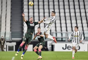 Lập cú đúp mang thương hiệu riêng, Ronaldo tiến sát kỷ lục của Ibrahimovic Lập cú đúp mang thương hiệu riêng, Ronaldo tiến sát kỷ lục của Ibrahimovic