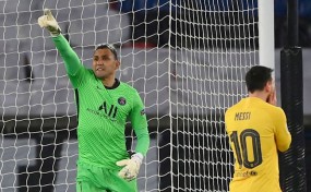 Hoá hung thần tiễn Messi về cùng Ronaldo, Navas bất ngờ khen tài sút pen của M10 Hoá hung thần tiễn Messi về cùng Ronaldo, Navas bất ngờ khen tài sút pen của M10