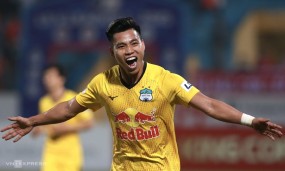 Đưa HAGL lên đỉnh V-League, Văn Thanh tiết lộ tham vọng của 'phù thuỷ' Kiatisak Đưa HAGL lên đỉnh V-League, Văn Thanh tiết lộ tham vọng của 'phù thuỷ' Kiatisak
