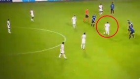 6 cầu thủ PSG đứng chôn chân nhìn Messi rê bóng 6 cầu thủ PSG đứng chôn chân nhìn Messi rê bóng