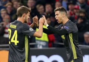 Ronaldo bị cách ly sau khi đồng đội ở Juventus nhiễm Covid-19 Ronaldo bị cách ly sau khi đồng đội ở Juventus nhiễm Covid-19