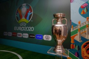 UEFA đòi khoản bồi thường khổng lồ để hoãn EURO 2020 UEFA đòi khoản bồi thường khổng lồ để hoãn EURO 2020