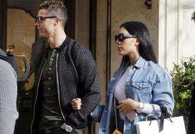 Bạn gái Ronaldo bị chỉ trích vì ra ngoài mua sắm giữa mùa dịch Bạn gái Ronaldo bị chỉ trích vì ra ngoài mua sắm giữa mùa dịch