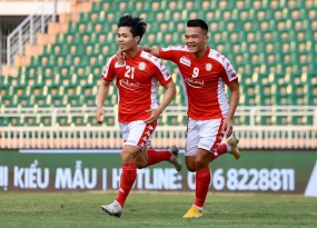 Công Phượng và các đồng đội tiếp tục bị lùi ngày trở lại sân cỏ Công Phượng và các đồng đội tiếp tục bị lùi ngày trở lại sân cỏ