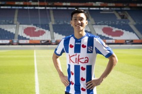 Lý do nào khiến các CĐV Heerenveen không đồng ý CLB gia hạn với Văn Hậu? Lý do nào khiến các CĐV Heerenveen không đồng ý CLB gia hạn với Văn Hậu?