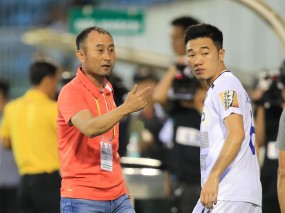 HLV Lee Tae Hoon: 'Cả V-League sẽ phải dè chừng với HAGL khi Xuân Trường trở lại' HLV Lee Tae Hoon: 'Cả V-League sẽ phải dè chừng với HAGL khi Xuân Trường trở lại'
